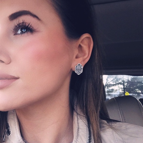 Blush Pink & Silver Dainty Druzy Stud Earrings NEW - Picture 2 of 2